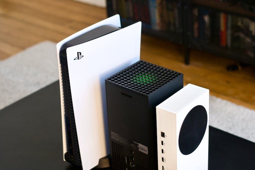Сравнение размеров: Sony Playstation 5, Xbox Series X и Xbox Series S